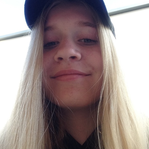 Meet your Posher, Emily - Picture 4 of 4